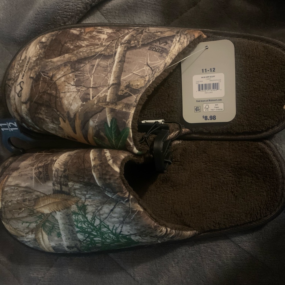 Men’s camouflage slip on slippers size 11/12